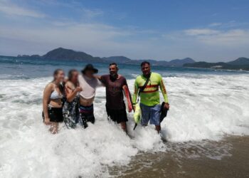 UEPC informa que un hombre de 63 años fue rescatado mar adentro en la Bahía de Santiago