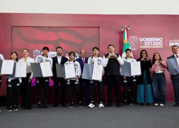 Seis campeones poblanos de kickboxing brillan con el respaldo del gobierno estatal