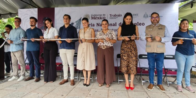 Feria de Empleo ofreció 500 vacantes a colimenses con sueldos de hasta 19,500 pesos; siguen el 19 en Manzanillo y el 26 en Tecomán