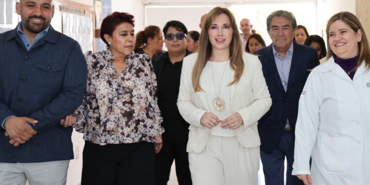 Salud y compromiso: Ceci Arellano entrega insumos al hospital de niñez poblana