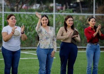 Indira Vizcaíno entregó nueva cancha de futbol 5 en la colonia ‘Valle Real’ de Cuauhtémoc