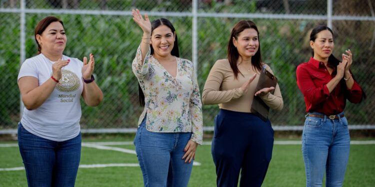 Indira Vizcaíno entregó nueva cancha de futbol 5 en la colonia ‘Valle Real’ de Cuauhtémoc