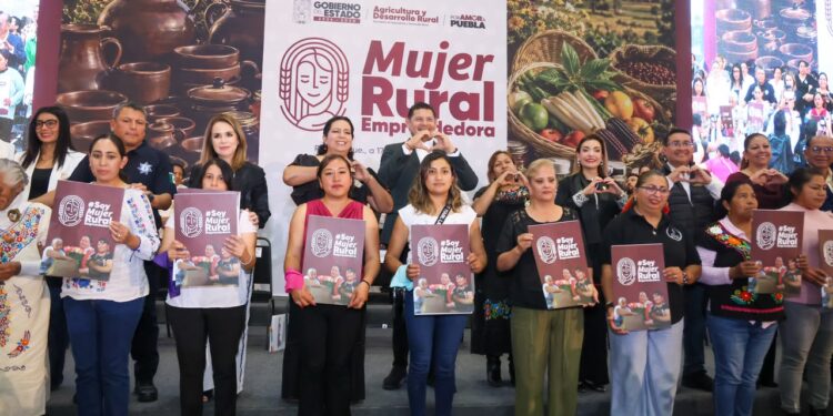 Mujeres rurales reciben apoyos sin precedentes y transforman con su talento la economía poblana