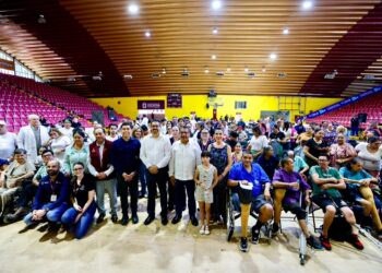 Secretaría de Salud y Beneficencia Pública entrega apoyos de salud visual, auditiva y motriz a personas en situación de vulnerabilidad