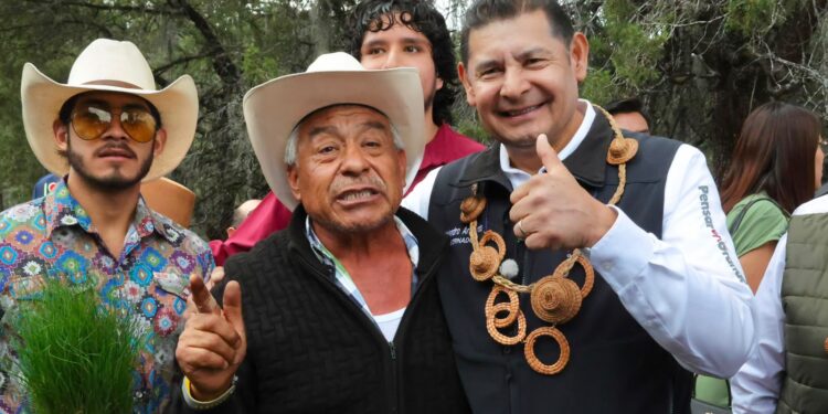 Gobierno de Puebla siembra futuro con bosques y agua limpia para las próximas generaciones