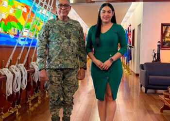 Gobernadora Indira Vizcaíno y Secretario de Marina evalúan proyectos de infraestructura para el estado de Colima