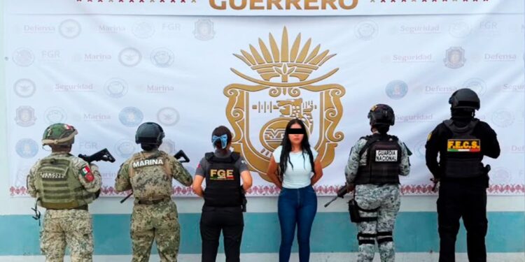 FGEGuerrero detiene a “La Muñeca de la Mafia”, presunta integrante de “Los Rusos”, por extorsión