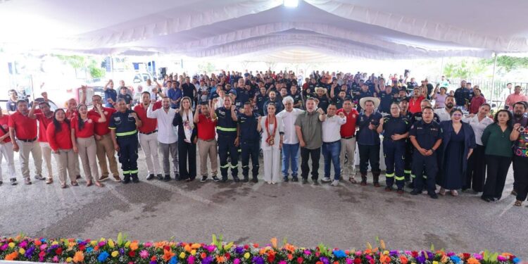 El mejor gobierno que hemos tenido es el de Evelyn Salgado, reconocen bomberos de la SGIRPCGRO