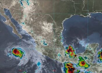 Onda de calor y fuertes lluvias golpean a México este jueves