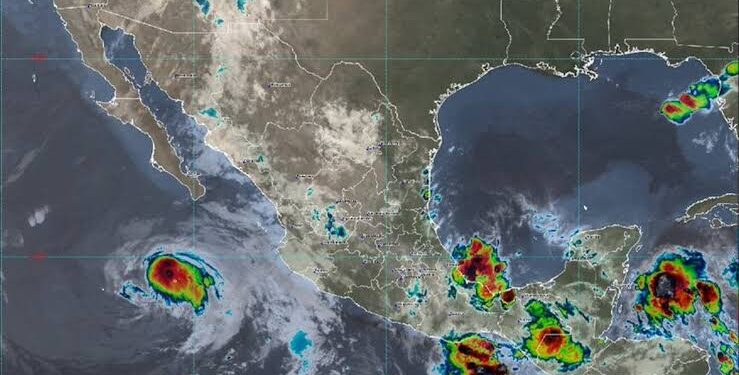 Onda de calor y fuertes lluvias golpean a México este jueves