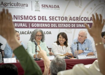 Secretaria Columba López sostiene diálogo positivo con productores en Sinaloa