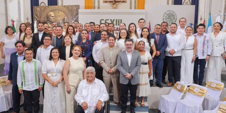 Evelyn Salgado destaca el legado de Morelos y entrega la Presea “Sentimientos de la Nación” a Bernardo Rosendo