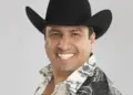 Julión Álvarez cumple uno de sus sueños y se adentra en el mundo del mariachi