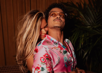 Karol G y Bruno Mars, ¿más que amigos? Estas fotos desataron el chisme