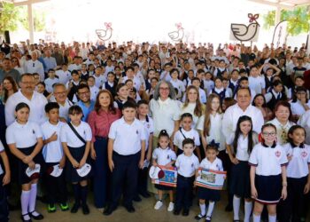 En Sinaloa se educa para la paz, expresa la Gobernadora Graciela Domínguez, al encabezar el inicio del ciclo escolar 2026-2027