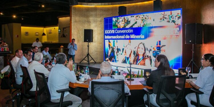 Acapulco presenta su propuesta para ser sede de la Convención Internacional de Minería