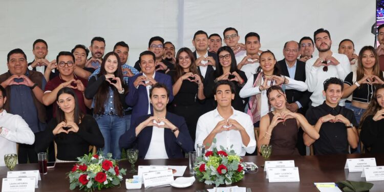 Reconoce gobierno de Puebla a atletas y refrenda al deporte como política de estado