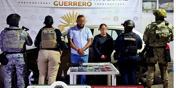 Detiene SSP Guerrero a dos personas por su probable relación con desplazamiento de tarjetas en Iguala