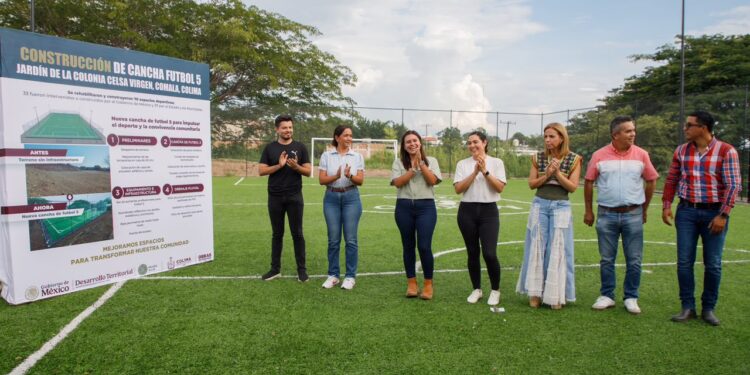 Gobernadora Indira Vizcaíno entregó nueva cancha de futbol 5 en la colonia Celsa Virgen de Comala