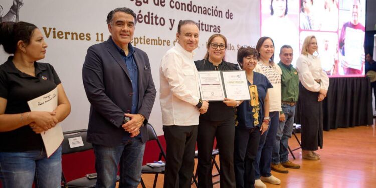 Alfonso Durazo y Sedatu aseguran el patrimonio de familias sonorenses con entrega de escrituras y créditos liquidados