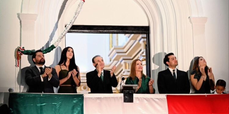 Gobernador Durazo conmemora junto a miles de sonorenses el 216 aniversario de la Independencia