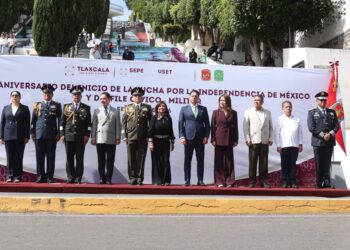 Encabeza Lorena Cuéllar ceremonia y desfile cívico-militar por el CCXVI aniversario de la independencia de México.