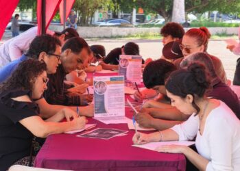 Acerca Gobierno de Sinaloa oportunidades laborales a más de 300 buscadores de empleo en Guasave
