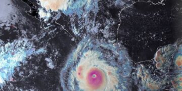 Huracán ‘Polo’ se intensifica nuevamente a categoría 5; UEPC Colima mantiene vigilancia permanente y el despliegue de acciones operativas preventivas