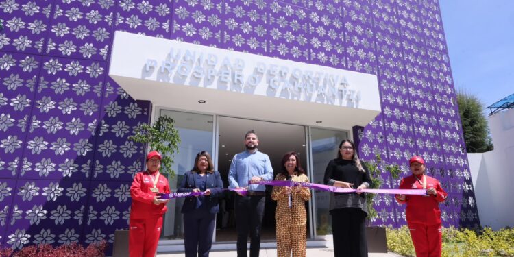 Entrega gLorena Cuéllar renovada unidad deportiva en Chiautempan