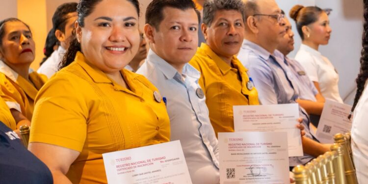 Acapulco fortalece sus servicios turísticos con nuevos distintivos y reconocimientos