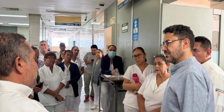 Martí Batres visita Clínica Hospital del ISSSTE en Iguala, Guerrero