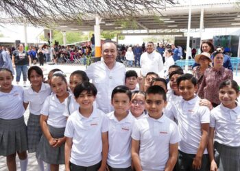 Respalda Gobernador Durazo regulación del uso de celulares en escuelas de Sonora
