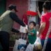 Atiende SEBIDES a familias afectadas por el huracán Polo en El Huitussi y El Caracol, Guasave
