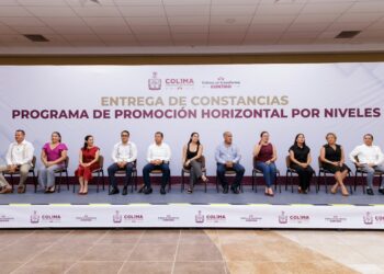 Indira Vizcaíno entregó a 870 constancias a docentes de incorporación al nivel O1 de promoción horizontal