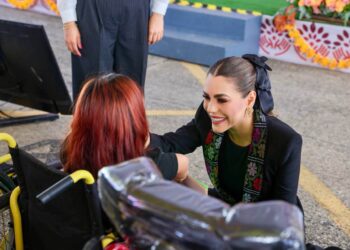 Evelyn Salgado y Liz Salgado entregan aparatos funcionales a familias de 20 municipios de Guerrero