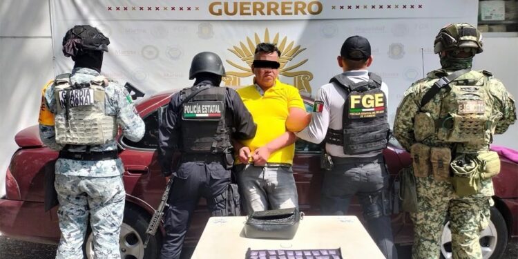 Detiene Policía Estatal a una persona con probable droga en Iguala