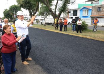 Gobierno de Puebla transforma vialidades con apoyo de PEMEX y trenes de pavimento