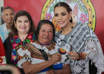 Evelyn Salgado entrega premios al talento artesanal de Guerrero del concurso “Manos Creadoras 2026”