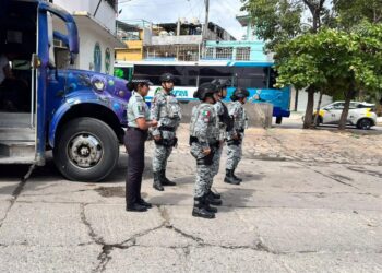 Canales institucionales de denuncia llegan al transporte público de Acapulco
