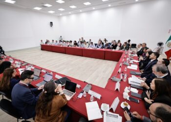 Encabeza Martí Batres reunión con comisiones de seguridad y asistencia social de la Sección 22 del CNTE y SNTE de Oaxaca