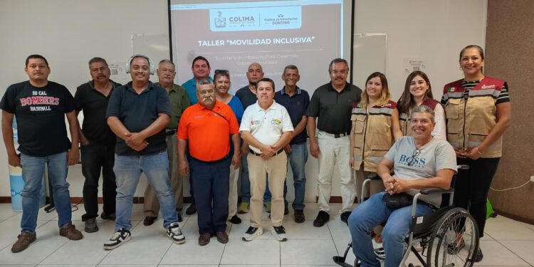 Gobierno del Estado de Colima capacita a operadores de taxi adaptado para personas con discapacidad