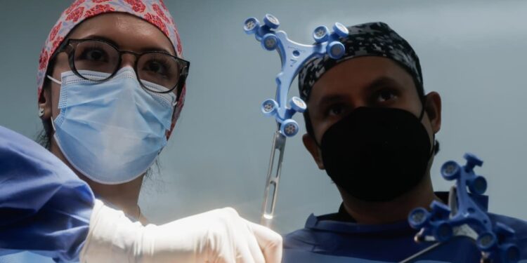 Invierte ISSSTE 155.2 millones de pesos en insumos especializados para cirugías de reemplazo de rodilla
