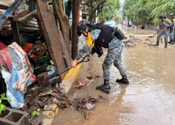 Continua Guardia Nacional con labores de limpieza y auxilio a la población en Acapulco