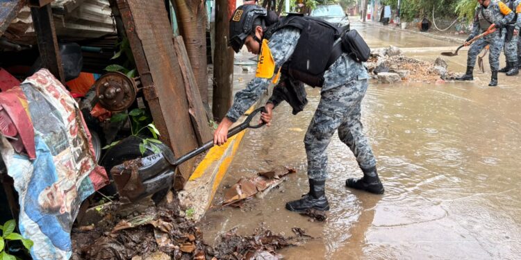 Continua Guardia Nacional con labores de limpieza y auxilio a la población en Acapulco