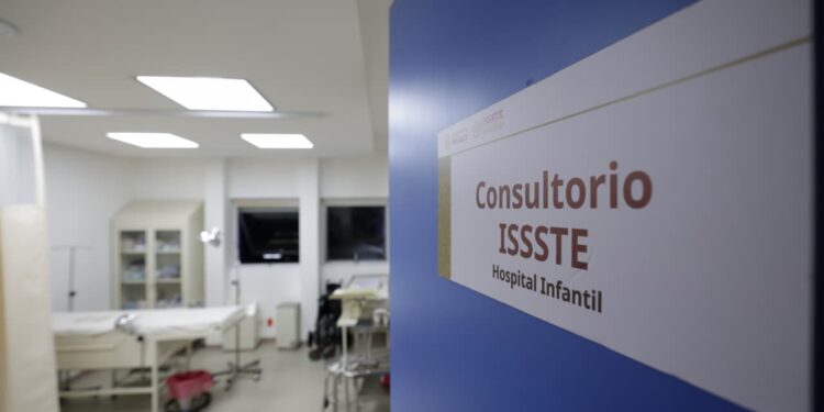 Instala ISSSTE seis nuevos consultorios en Ciudad de México; suman nueve en la capital: Martí Batres