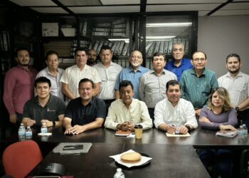 Se reúne Secretaría de Obras Públicas con Colegio de Ingenieros y Universidades para atender emergencias por lluvias.