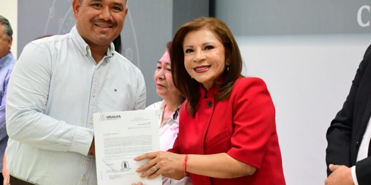 Entrega SEPyC 109 Becas Comisión a docentes de Educación Básica para estudios de posgrado