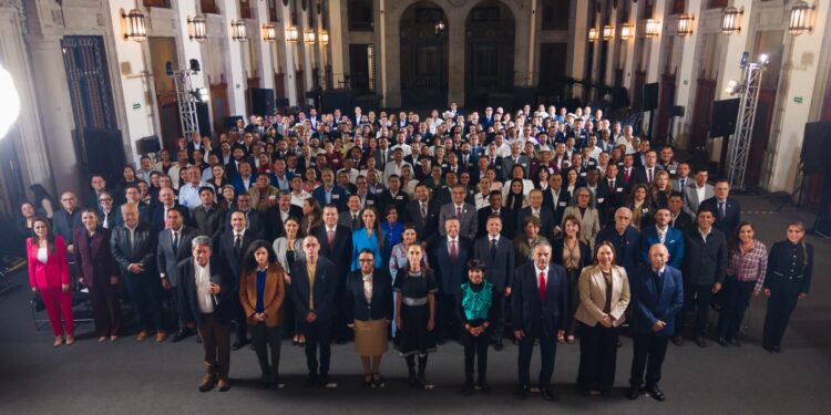 Ante la presidenta Sheinbaum, gobernador Alejandro Armenta refrenda compromiso de Puebla con bienestar de familias
