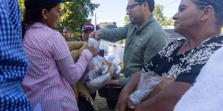 SEBIDES lleva ayuda humanitaria a comunidades indígenas; se beneficia a más de 50 familias en El Palmar de los Ceballos
