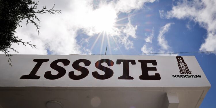 Listos dos nuevos consultorios del ISSSTE en Hidalgo: Martí Batres